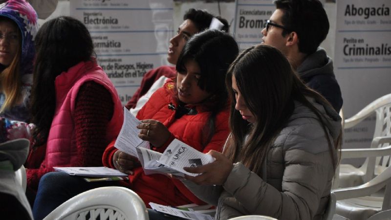 La UNCA+Cerca visitó a estudiantes secundarios de El Alto