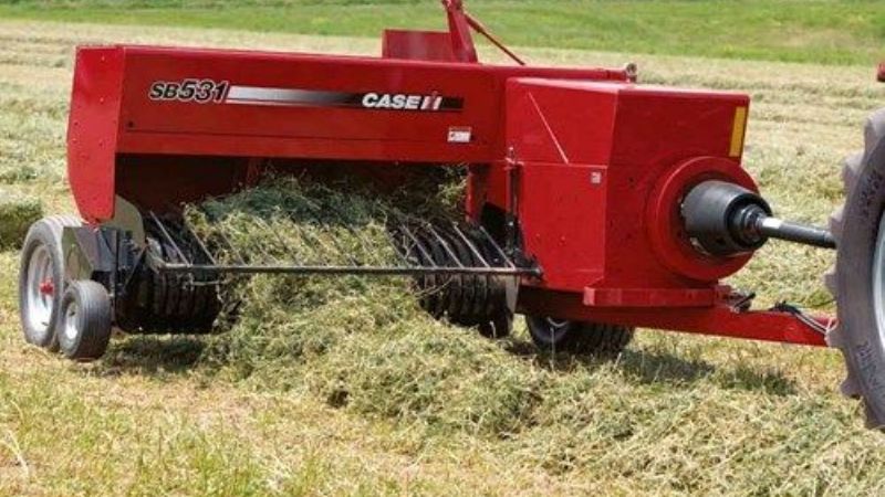 Rastrillo y enfardadora para Colonia Achalco