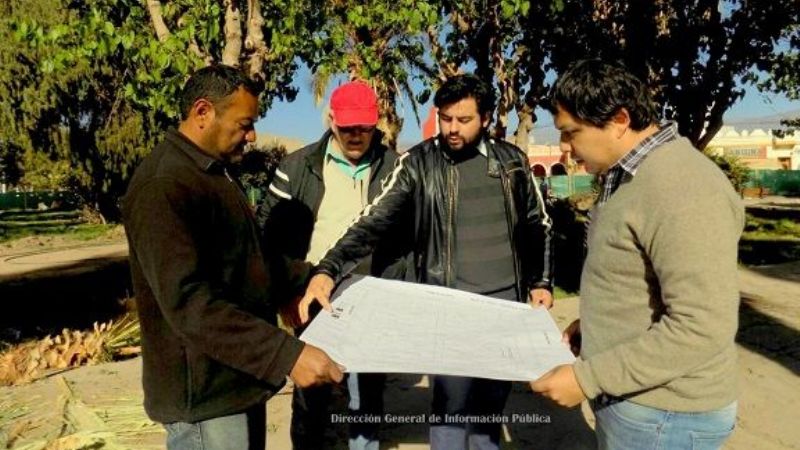 Trabajan en la remodelación total de la plaza de Tinogasta