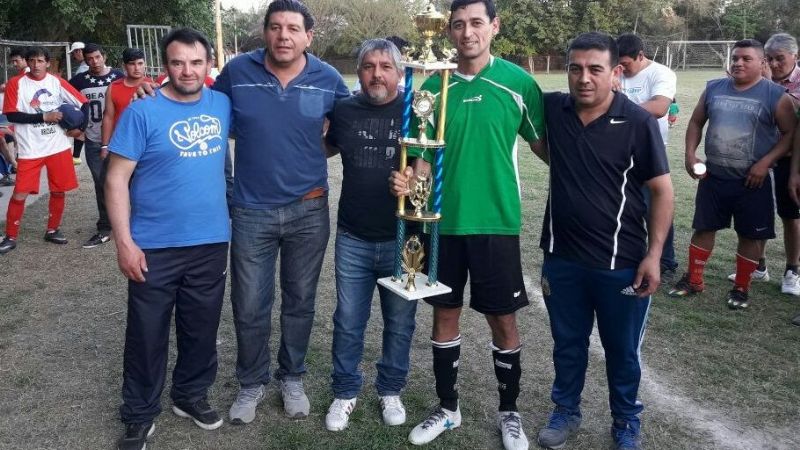 Los Halcones campeones de veteranos en Huillapima