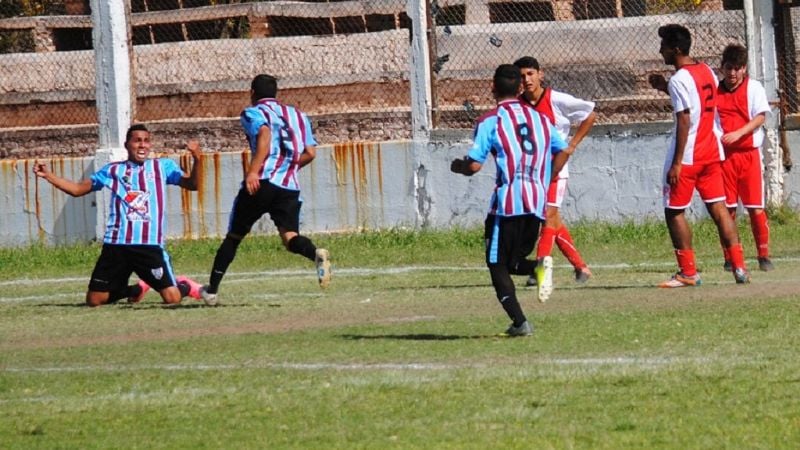 Los Sureños y La Estación a un punto de la cima
