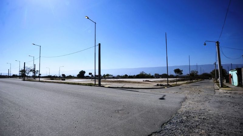 Se instalaron más de cien luminarias en la plaza del barrio San Antonio Sur