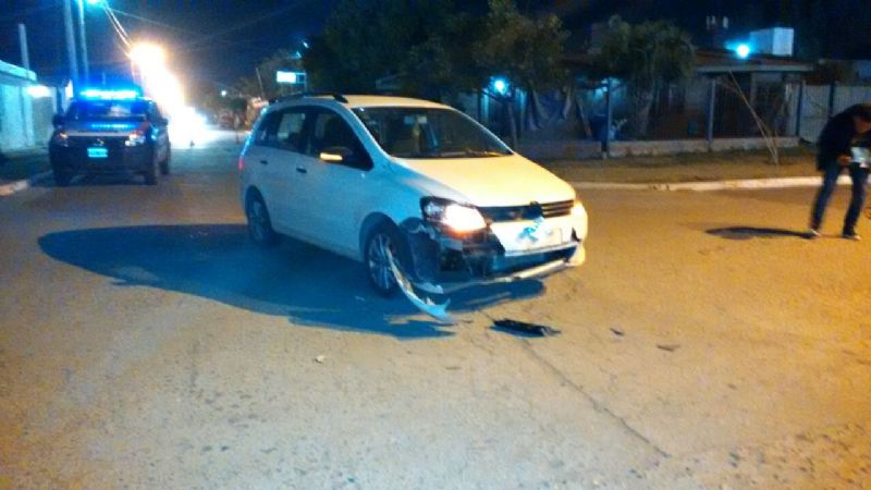 Menor en moto y sin casco terminó hospitalizado tras un choque