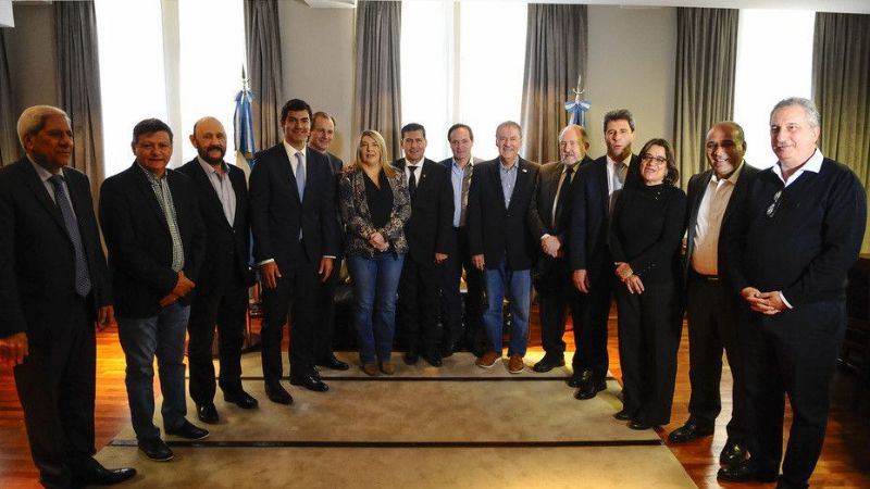 Se suman gobernadores a la demanda por los fondos