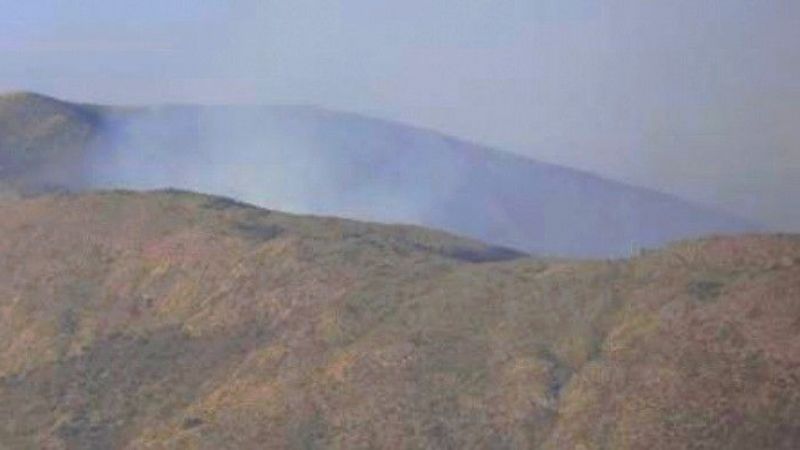 Combaten incendio forestal en Aconquija