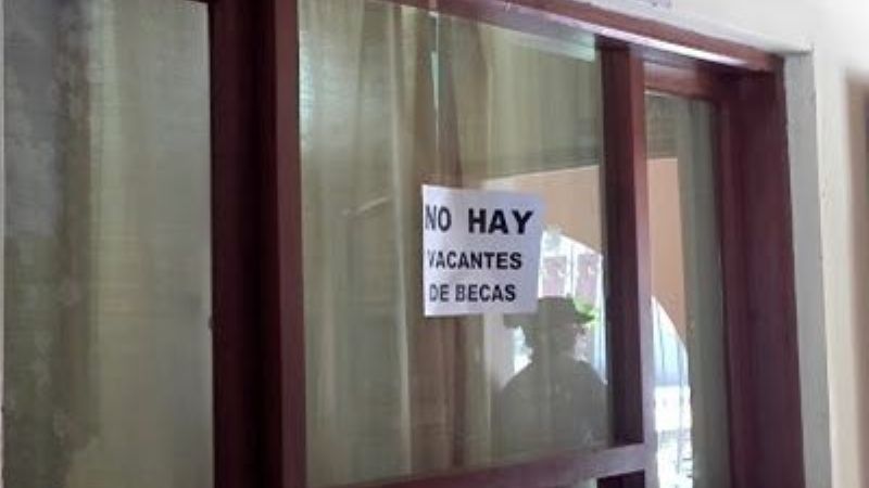 Becados despedidos denunciarían al municipio
