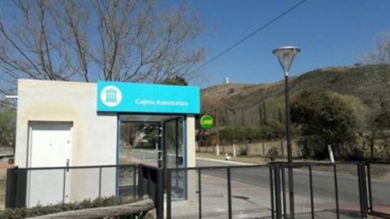 Aconquija con cajero listo