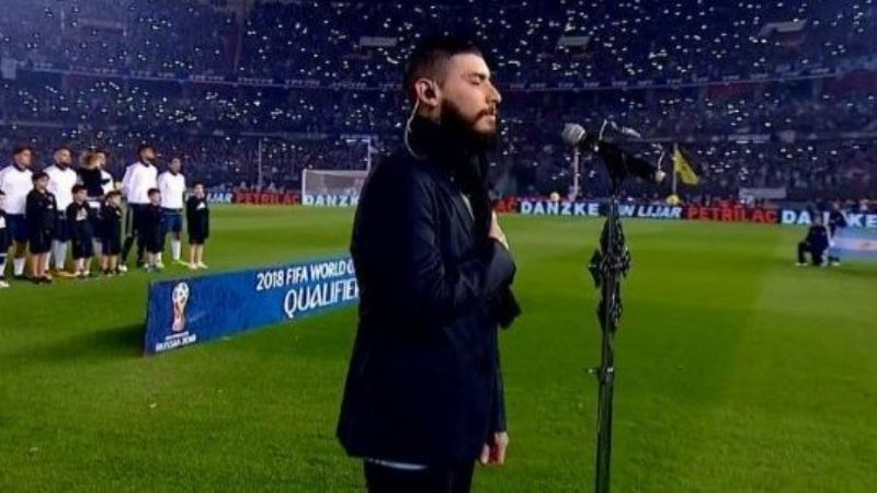 ¿Escuchaste el himno interpretado por Ulises Bueno?