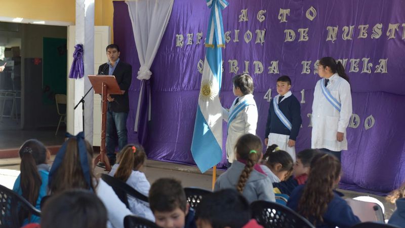 Cordero en la inauguración de las refacciones de la escuela de Palo Labrado