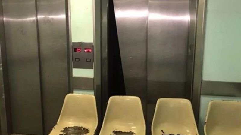 Nene cayó por el hueco del ascensor y su padre se tiró para rescatarlo