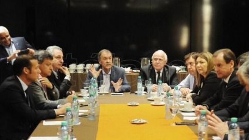 Comenzó la reunión de gobernadores por el reclamo bonaerense en torno al Fondo del Conurbano