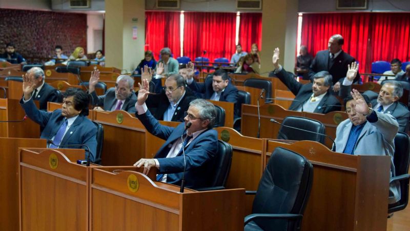 El Senado homenajeó a Walter Olmos y a las Héroes de Malvinas Ambateños