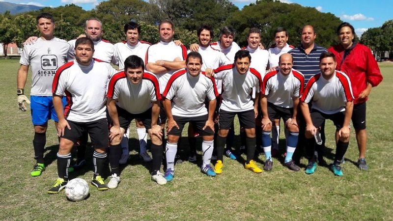 Médicos y Contadores “A”, subcampeones de la Maxi