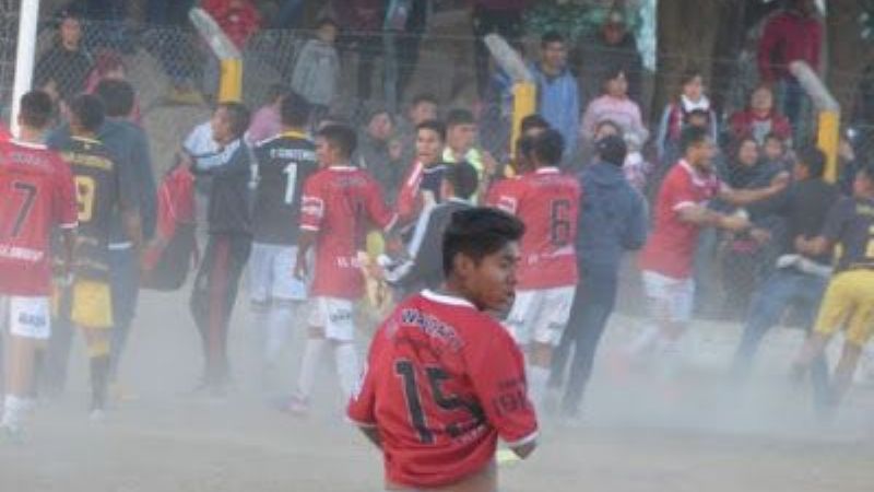 Abogado asegura que no golpeó a la policía