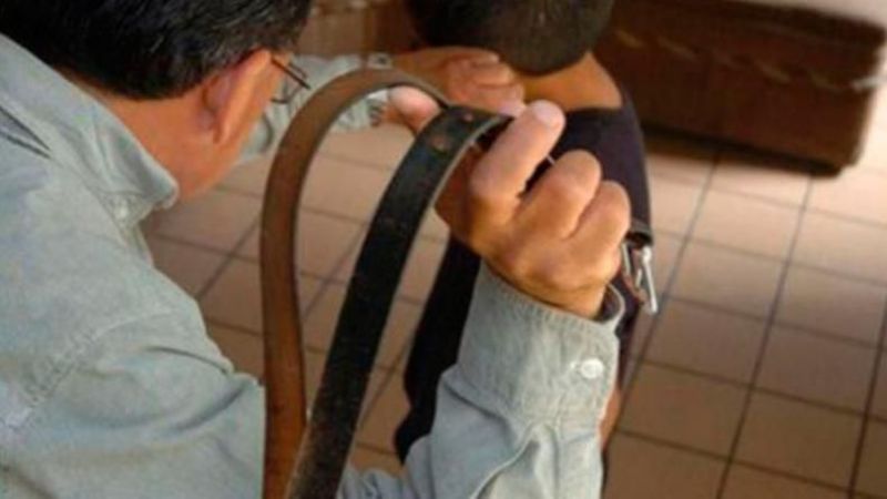 Denunciaron a un docente por pegarle un "cintazo" a un alumno