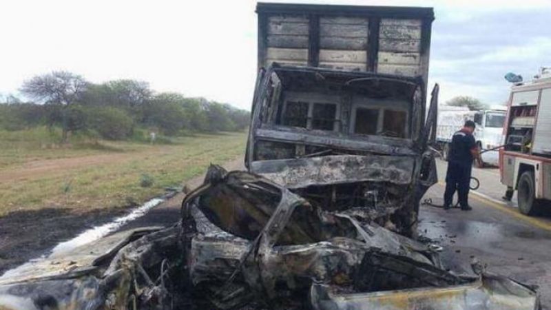 Escalofriante: Cinco deportivas calcinados tras un choque fatal