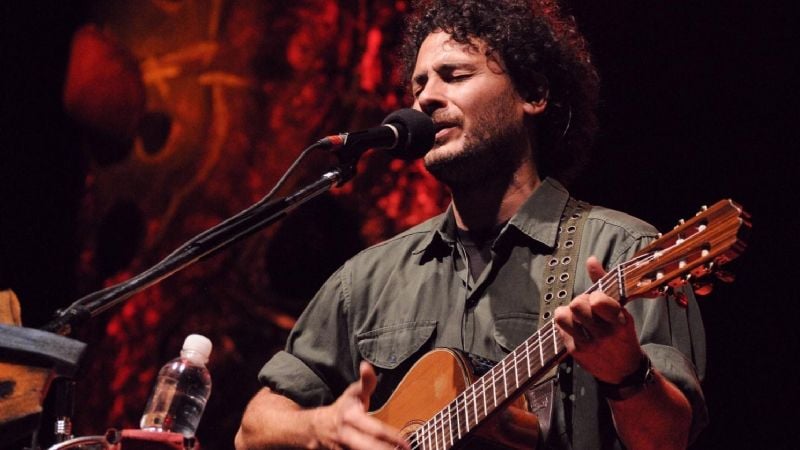 Raly Barrionuevo en la Fiesta del Pueblo en Las Juntas