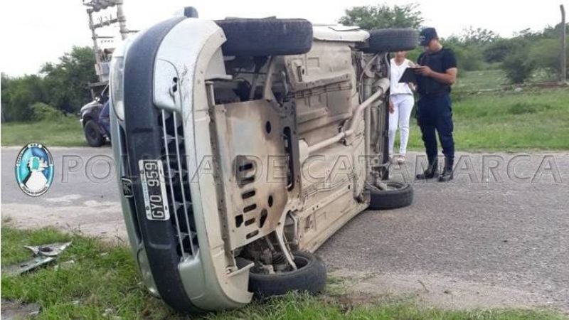Tres heridos tras un choque y vuelco en la zona sur
