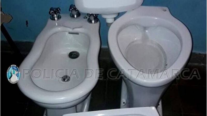Recuperan elementos de baño robados