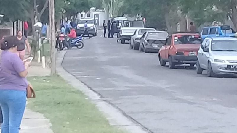 Enfrentamiento entre familias y tiroteo en el barrio Santa Marta
