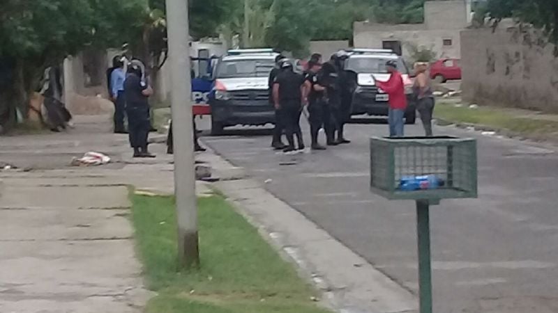 Enfrentamiento entre familias y tiroteo en el barrio Santa Marta