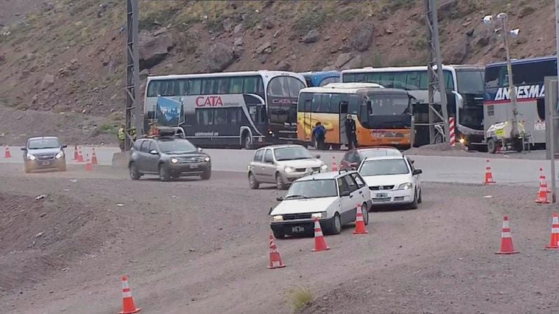 Miles de argentinos complicados para cruzar a Chile