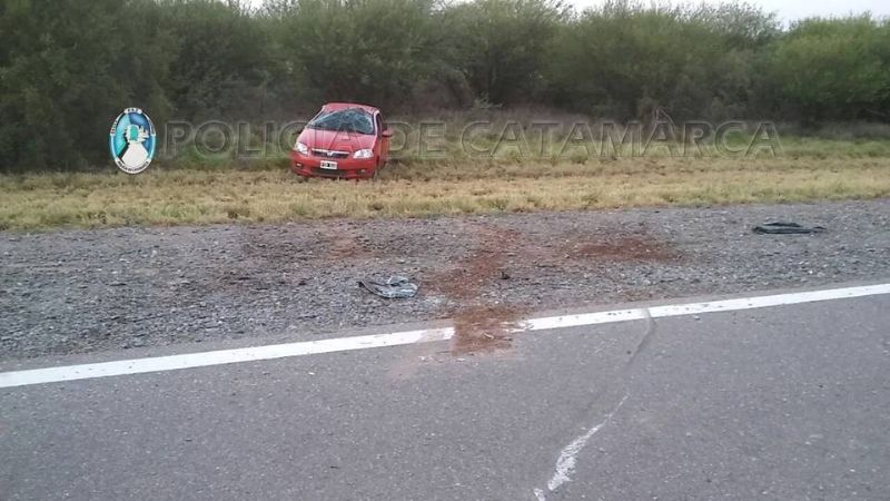 Dos jóvenes hospitalizados tras un vuelco en Capayán