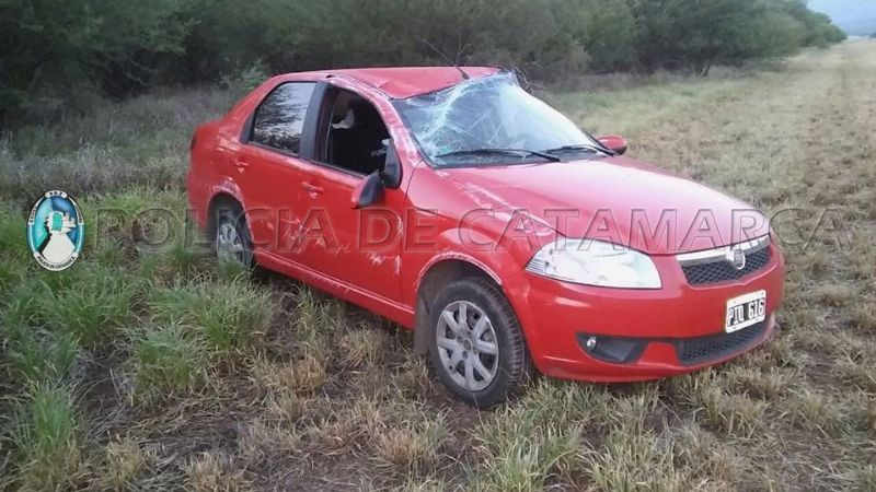 Dos jóvenes hospitalizados tras un vuelco en Capayán