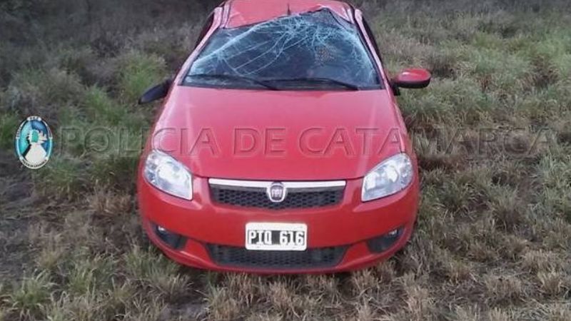 Dos jóvenes hospitalizados tras un vuelco en Capayán