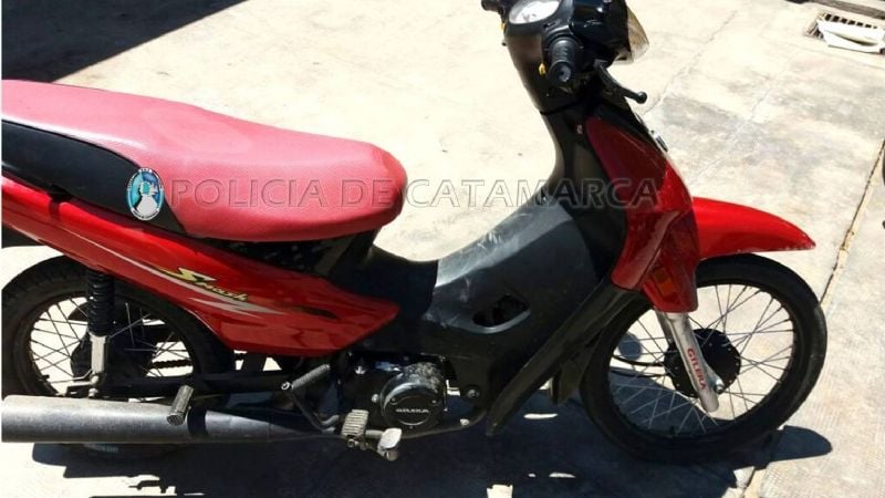 Arrestan a dos personas y secuestran dos motos