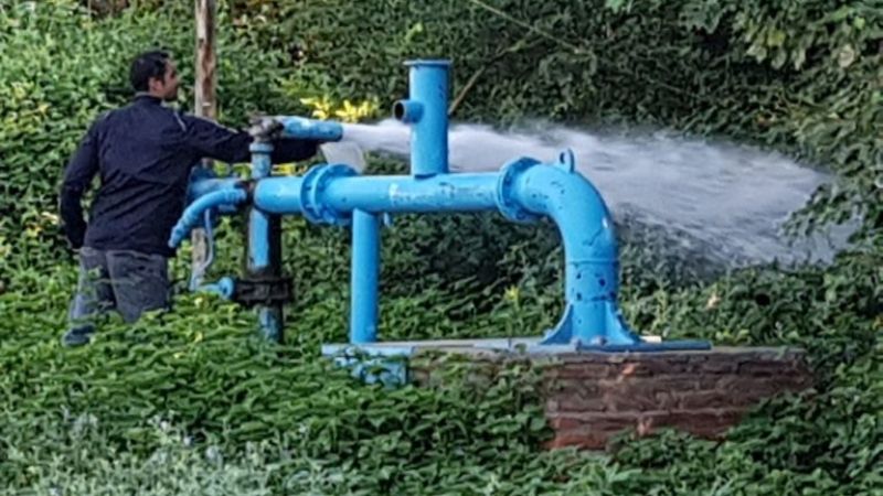 Intensivo programa de toma de muestras de agua en la Capital