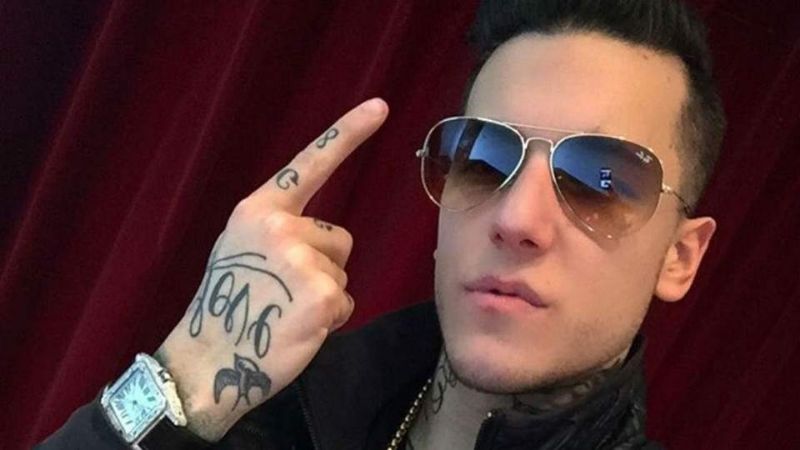 Alex Caniggia se arrojó al público en un show ¡y nadie lo agarró!
