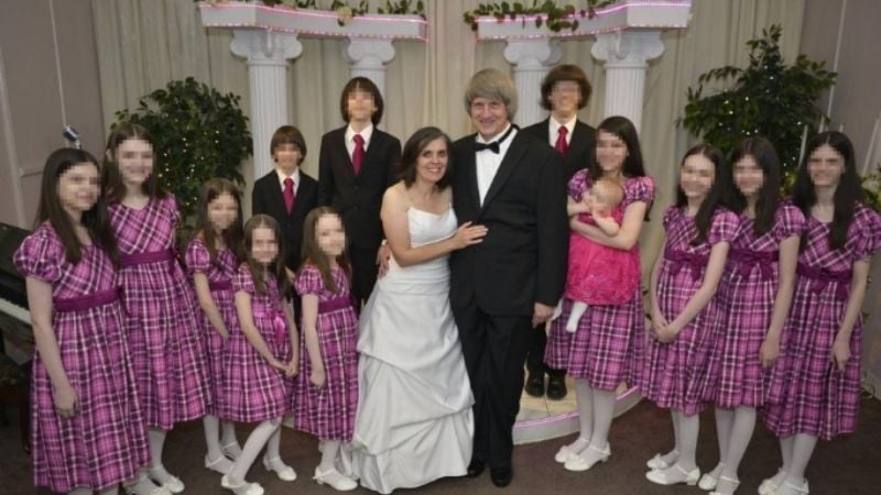 Detuvieron a una pareja por torturar a sus 13 hijos