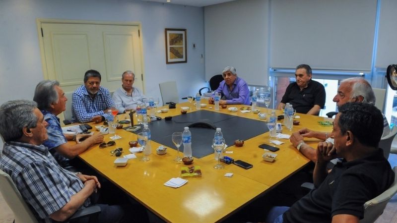 Tres gremios grandes sólo aceptarán el 15% si hay cláusula gatillo