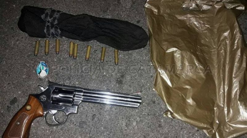 Detienen a dos jóvenes que hacían delivery de droga