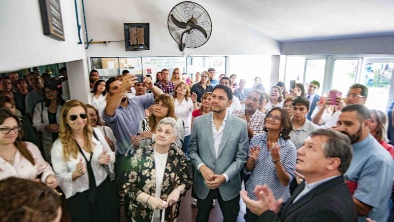 Lucía en la apertura de sobres para la compra del resonador del Hospital San Juan