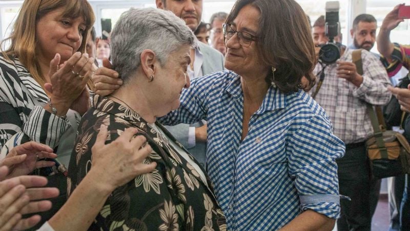 Lucía en la apertura de sobres para la compra del resonador del Hospital San Juan