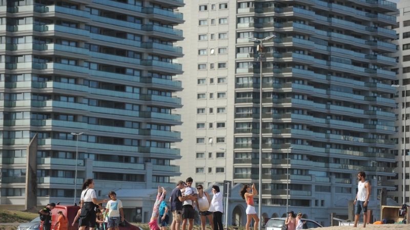 Nene argentino de 3 años murió al caer de un balcón en Punta del Este