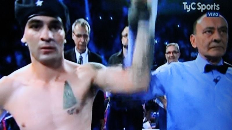 Demoledor KO de "La Joya" Barrionuevo en el 1er. round