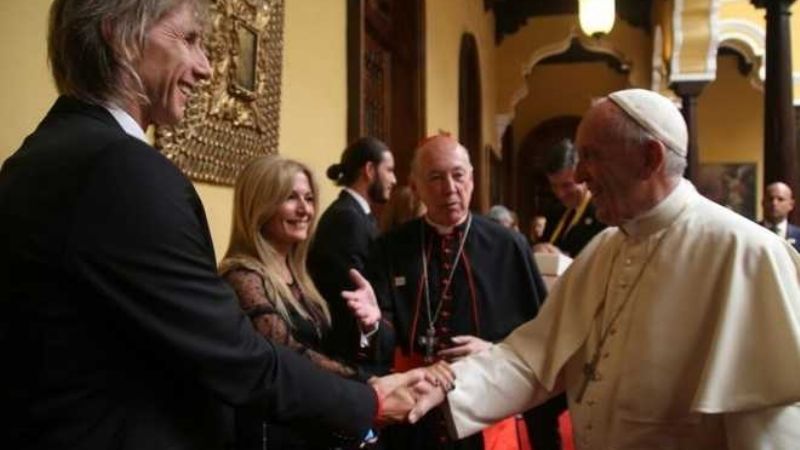 “El Tigre” Gareca saludo al Papa Francisco en Perú