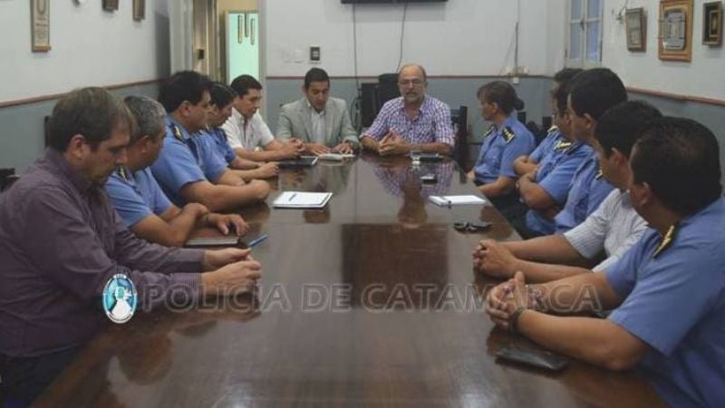 Denett se reunió con la cúpula policial