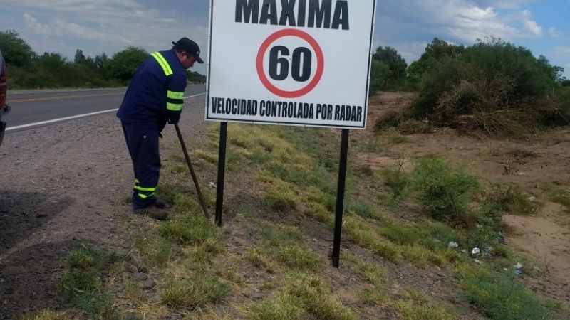 Vialidad Nacional retiró carteles "antirreglamentarios" en Casa de Piedra