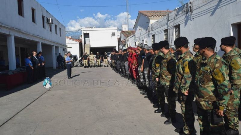Grupos especiales de la Policía recibieron nuevos uniformes