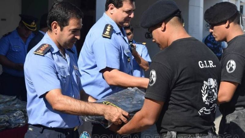 Grupos especiales de la Policía recibieron nuevos uniformes