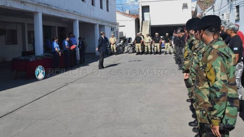 Grupos especiales de la Policía recibieron nuevos uniformes