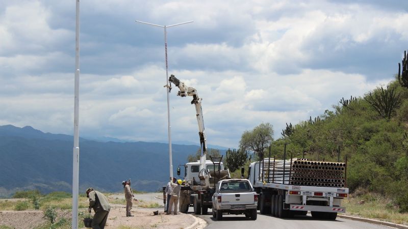 Se inició la obra de iluminación de la Quebrada de Moreira