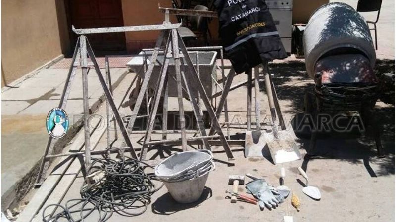 La policía realizó allanamientos simultáneos y recuperó gran cantidad de cosas robadas