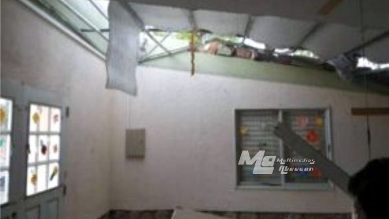 Remolino levantó el techo de chapa de una escuela