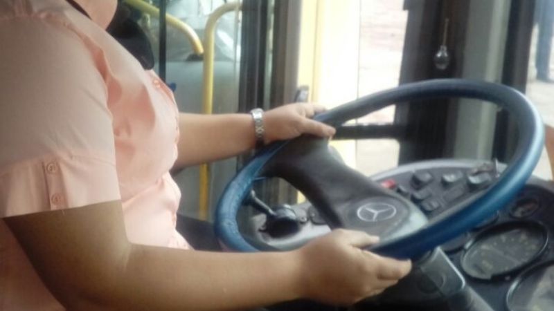 Choferes mujeres se adueñaron de la calle