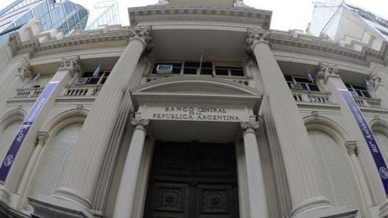 Banco Central habilita a comercios e individuos a comprar y vender dólares